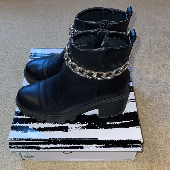 Dolce Vita Nelinda Chelsea Ankle Boot - Picture 5 of 10